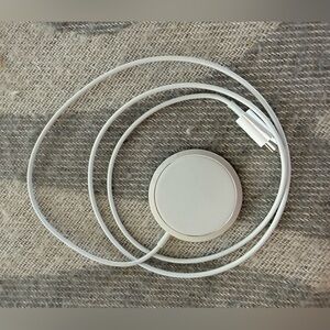 Apple MagSafe Charger - Wireless Charger Compatible with iPhone and AirPods